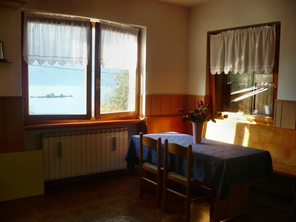 Appartamento Michela Brenzone sul Garda Camera foto